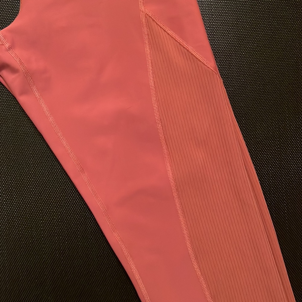 Rose colored Old Navy leggings - Picture 4 of 5